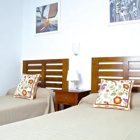 Playa Blanca Sleeps 6 Pool Wifi *